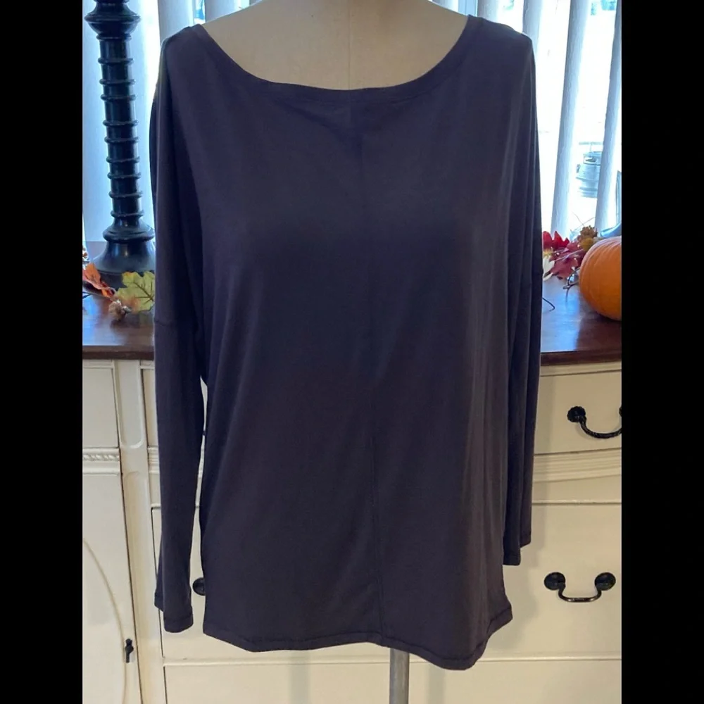 Charcoal gray Long sleeve top Small